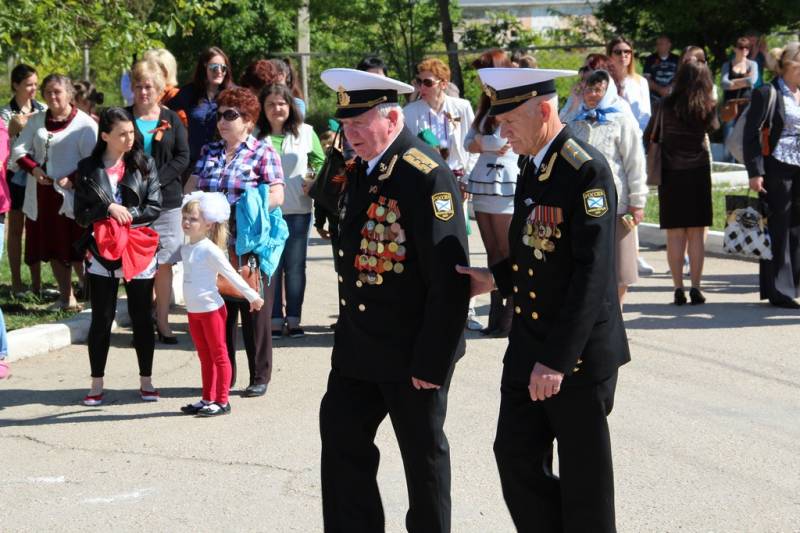 torzhestvennaya_chastj_prohozhdenie_lichnogo_sostava_garnizona_koncert_09_05_2016_07_web_07